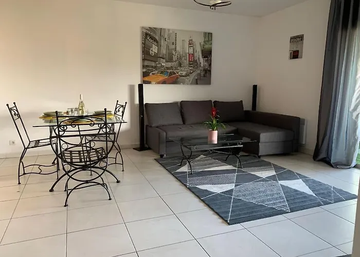 Trés Bel De 105 M2 Et 45 M2 De Terrasse à 100 M Du Port Porto Vecchio