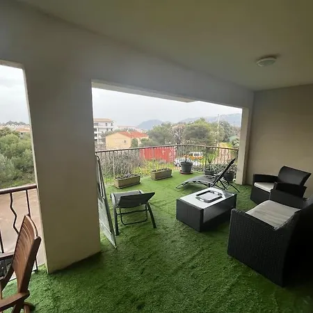 Appartement Tres Bel De 105 M2 Et 45 M2 De Terrasse A 100 M Du Port