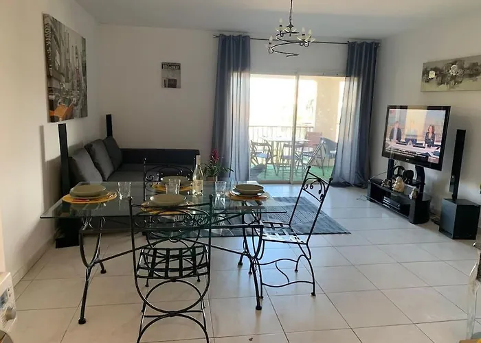 Trés Bel De 105 M2 Et 45 M2 De Terrasse à 100 M Du Port *