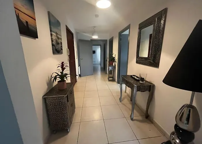 Trés Bel De 105 M2 Et 45 M2 De Terrasse à 100 M Du Port Porto-Vecchio (Corsica)